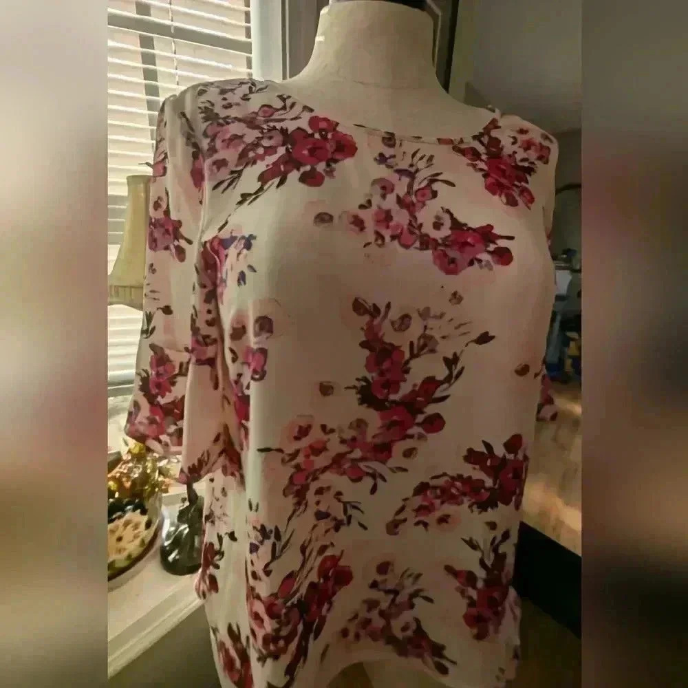 NWOT Elle Fuchsia Pink Floral Top Size L - Picture 4 of 7